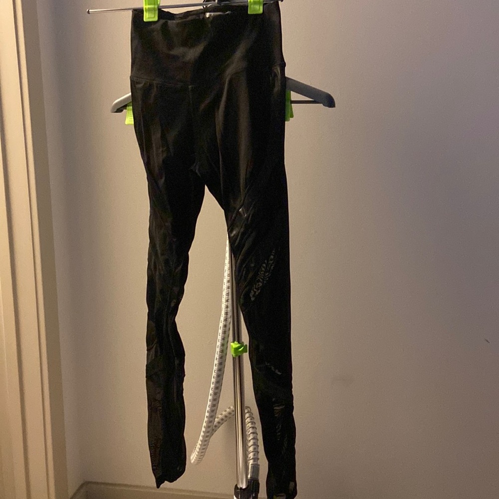 Black workout leggings